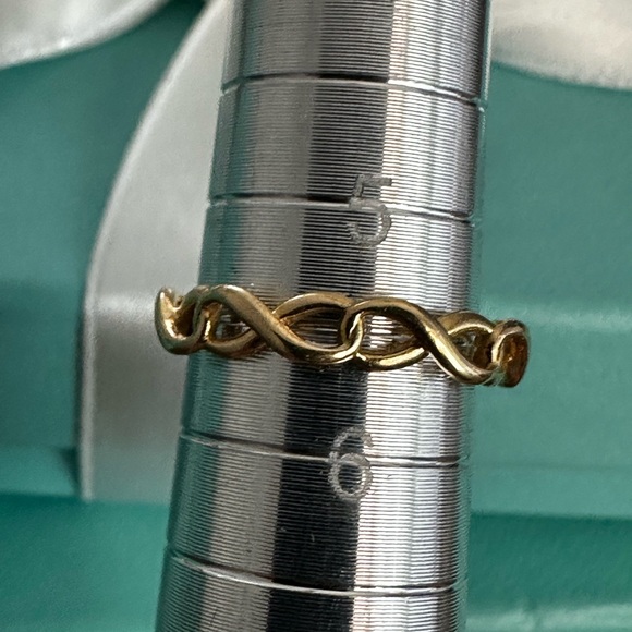 Tiffany & Co Yellow Gold Infinity Ring Sz 5.5 –5.75 (but fits like 6) - Picture 9 of 11